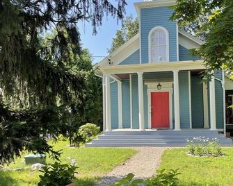 Charming former church near the Hudson w/ hot tub. A tranquil retreat. - Staatsburg - Building
