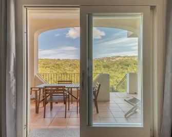 Baia Bianca Apartments Sardinia - Baia Sardinia - Balcón