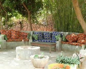 Zig Zag Town Lodge - Hostel - Livingstone - Patio