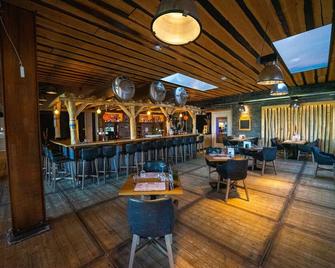 Nice Chalet With Dishwasher, 4.5 km. From Rockanje - Hellevoetsluis - Bar