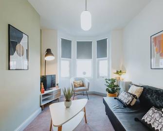 Brand New Townhouse In Rugby - Rugby - Living room