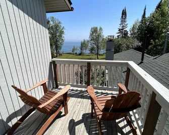 Thomsonite Inn on Lake Superior - Grand Marais - Balkón