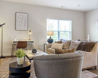 The Landing Apartments Indianapolis - Indianapolis - Living room