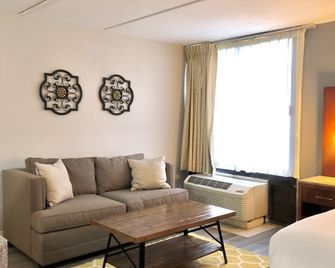 The Grand Hotel Spindletop - Beaumont - Huiskamer