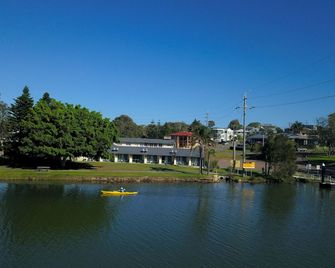 Hibiscus Lakeside Motel - Budgewoi - Außenansicht