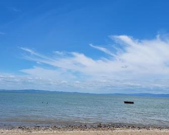 Dickson Holiday Park - Thames - Beach