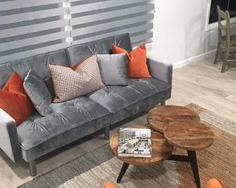 location, location, location - Long Beach - Sala de estar