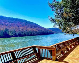 Riverfront Paradise - Kennerdell - Balcony