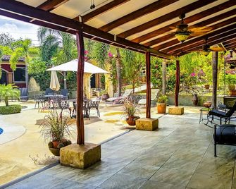 Casas del Toro Playa Flamingo - Playa Flamingo - Patio