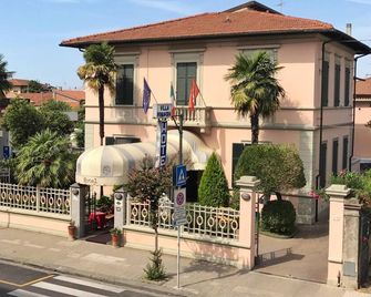 هوتل فيلا بريمافيرا - بيسا - مبنى