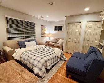 North Fork Dream Getaway, Walk to Private Beach & In-Ground Pool! - Southold - Schlafzimmer