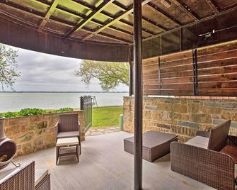7 Mi to Winery Lakefront Rockwall Home with Deck - Rockwall - Patio