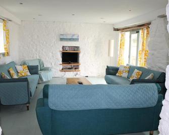 The Cottage @ Mill Haven place - Milford Haven - Living room