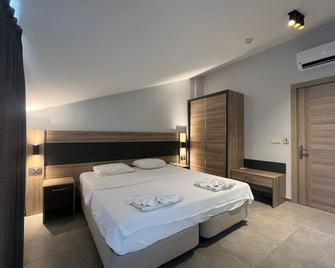 Club Palm Garden Keskin Hotel - מרמריס - חדר שינה