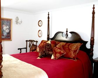 Swan Meadow Cottages Resort, A Private Victorian Style Cottage - Greeley - Bedroom