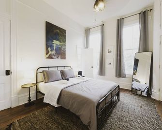 2bdr 2bath Prime Location Walk To Forsyth Park! - Savannah - Bedroom