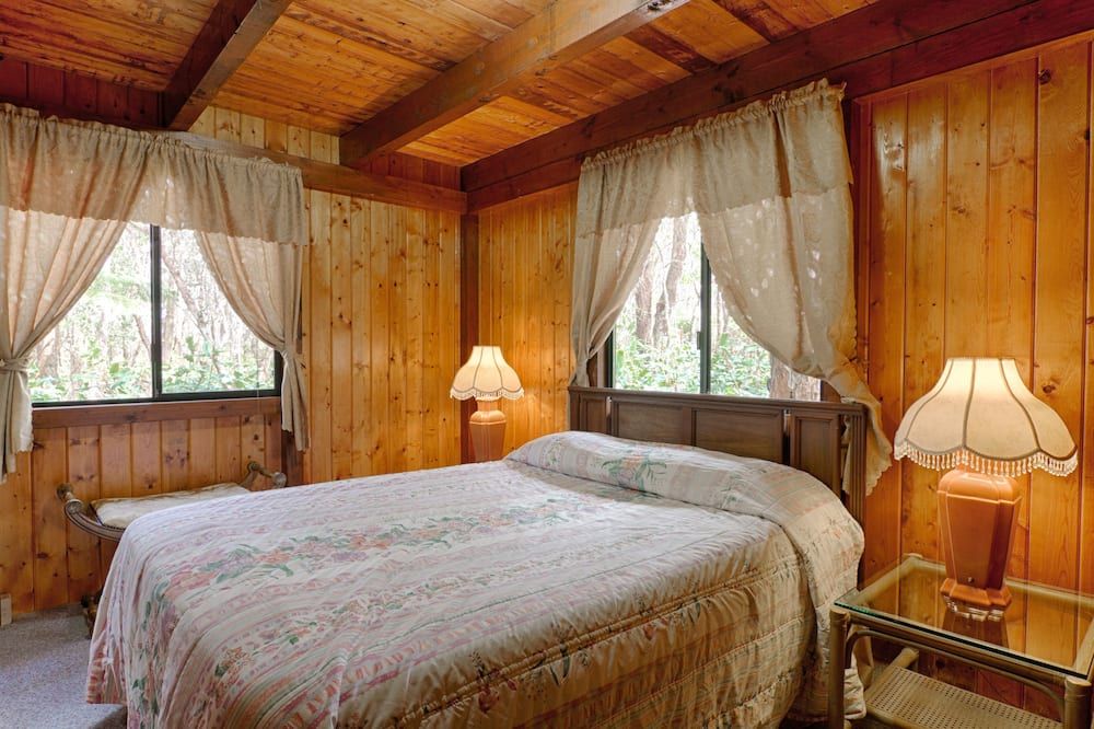Lava Lodge at Hale Kilauea - Volcano - Bedroom