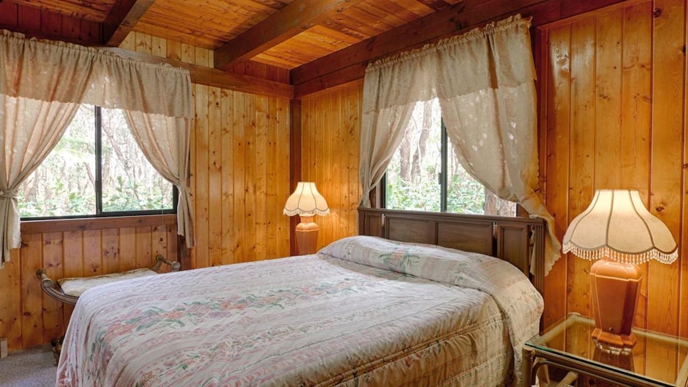 Lava Lodge at Hale Kilauea