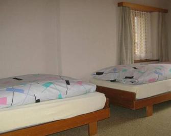 Holiday apartment Salouf for 4 persons with 2 bedrooms - Holiday apartment - Surses - Schlafzimmer