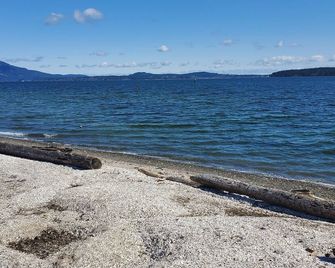 Cozy Studio Suite - Lake Cowichan - Beach