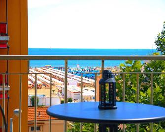 Appartamenti Leone - Vista Mare - Pet Friendly - Rimini - Balcó
