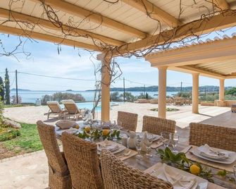 Villa In Peloponnese By Petrothalassa Beach - Porto Cheli - Patio