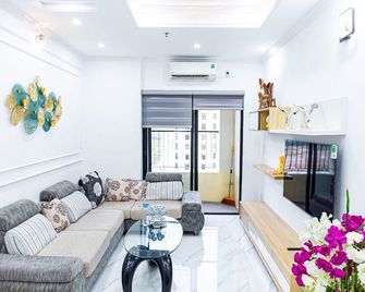 Homestay The Manor Crown Hue - Hue - Living room