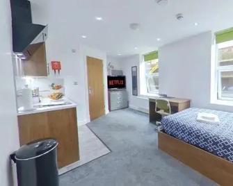 Victoria House - Deluxe Studios In Coventry City Centre, Free Parking, By Covstays - Coventry