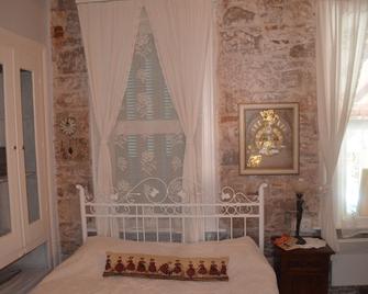 Son Vapur Kuleli Konukevi - Ayvalik - Bedroom