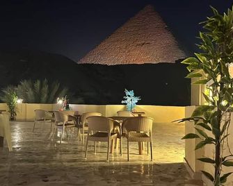 Crystal pyramid inn - Kairo