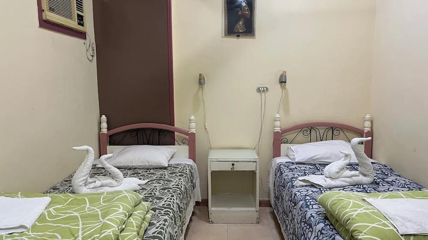 Elphardous Hotel