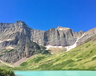 Wooden guest cottage - East Glacier Park - Bâtiment