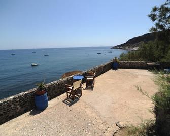 Akrotiri Hotel - Akrotiri - Beach