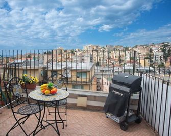 Sea View Historic Center - Happy Rentals - Sanremo - Balcón