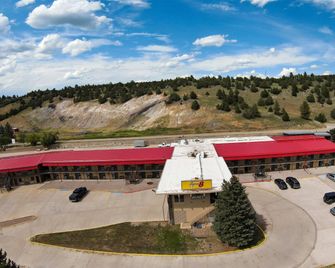 Super 8 By Wyndham Newcastle - Newcastle - Building