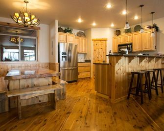 Ski in/out- Best Group Rental on Schweitzer- Sleeps 16+ Book now for holidays! - Sandpoint - Cuisine