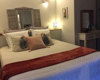 Les Aiguières en Provence - Suze-la-Rousse - Bedroom