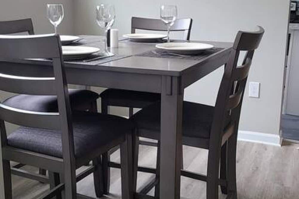 Lovely 1 bedroom rental. Newly renovated! - Port Washington - Dining room