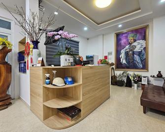 42 Da Lat - Dalat - Front desk