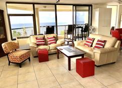 Cairns Apartment Esplanade Ocean Views - Cairns - Living room