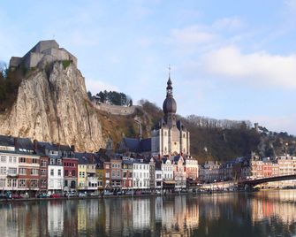 Ibis Dinant Centre - Dinant - Building