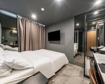 Shinchon Wol Hotel - Seoul - Bedroom