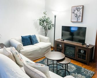 Main Street Stay - Unit 3 - cozy apt near NRG - Ansted - Sala de estar