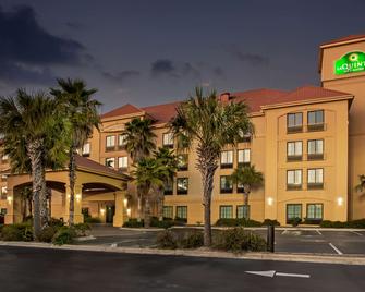 La Quinta Inn & Suites by Wyndham PCB Pier Park area - Panama City Beach - Building