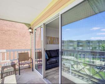 Ocean & Pool Views on seawall - Shoreline Stays 10 - Galveston - Balcony