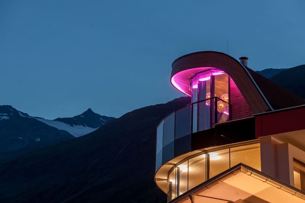 يوسل ماونتن لونينج هوتل