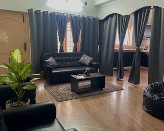 Green Getaway: Nature Near All! - Nāgercoil - Living room