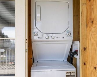 Downtown Apartment Half Block to Sunsets on Water - Cedar Key - Lavanderia