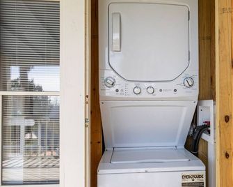 Downtown Apartment Half Block to Sunsets on Water - Cedar Key - Lavanderia