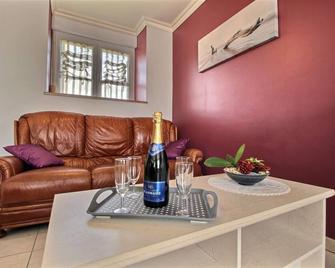 Le Logis - Plouguenast - Plouguenast - Sala de estar